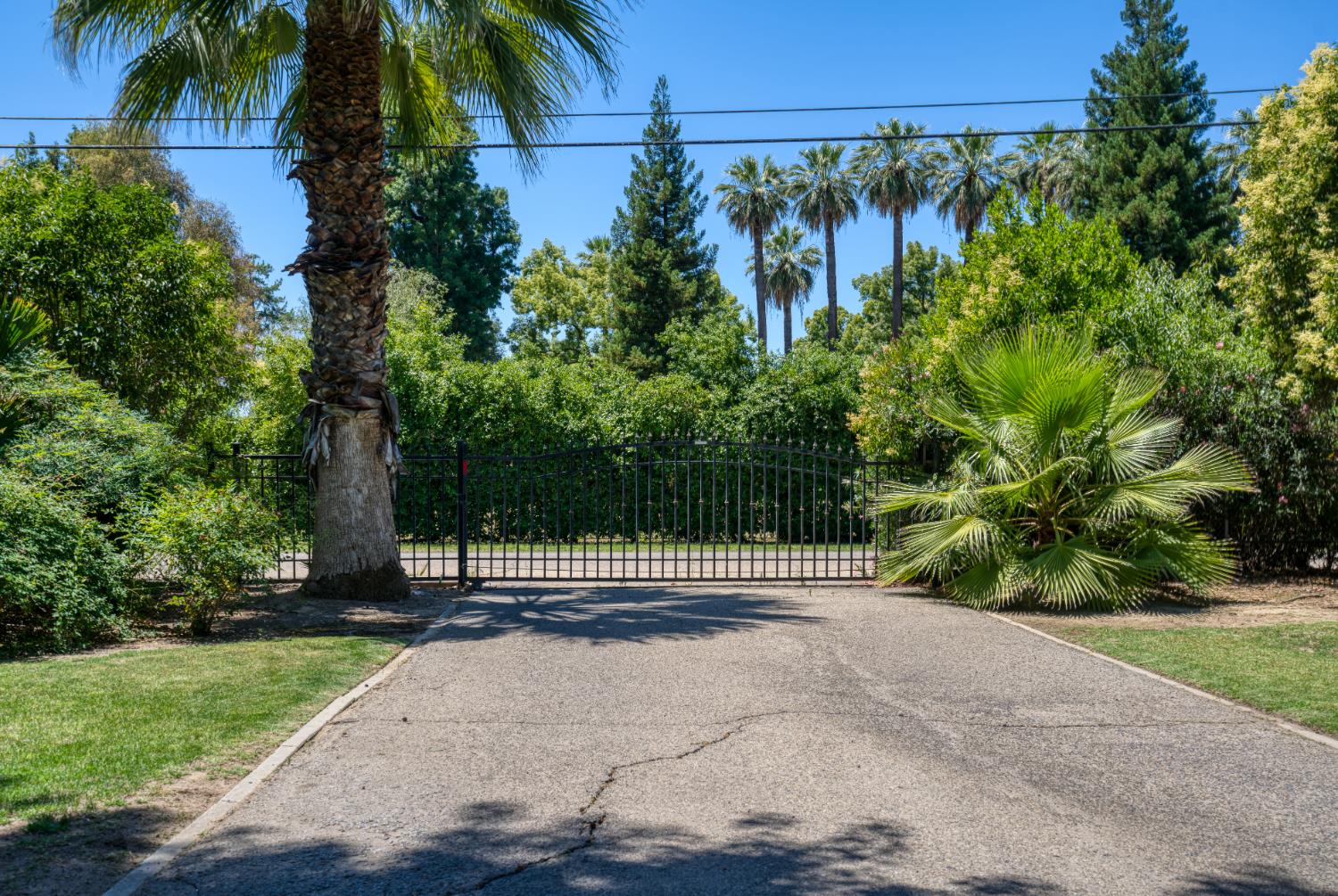 2173 S Minnewawa, Fresno, CA 93727