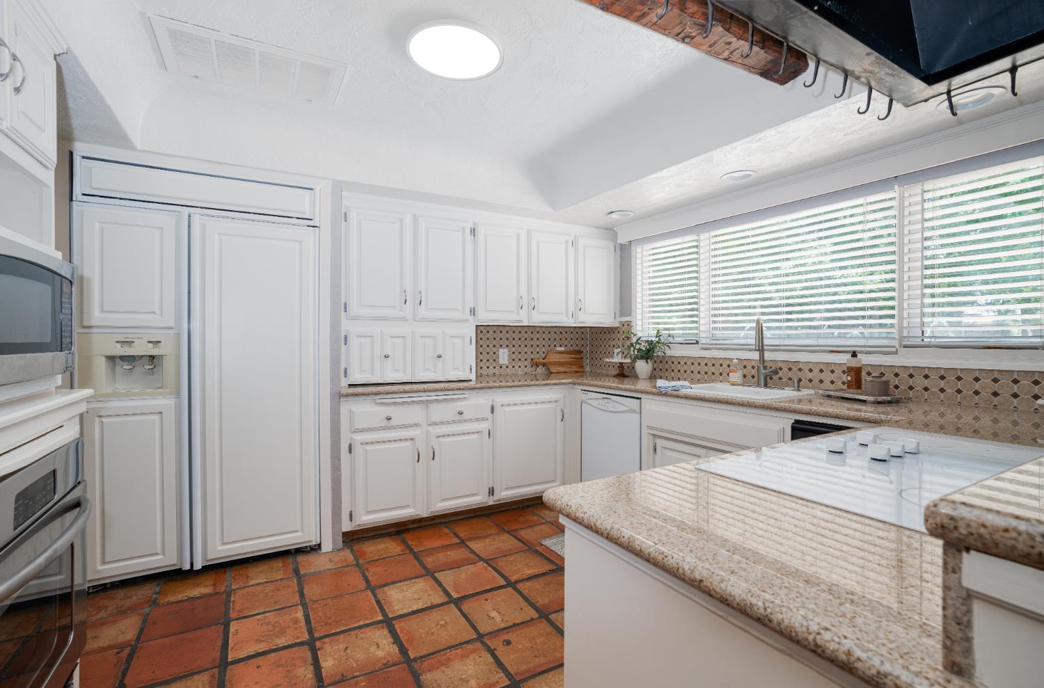 2173 S Minnewawa, Fresno, CA 93727