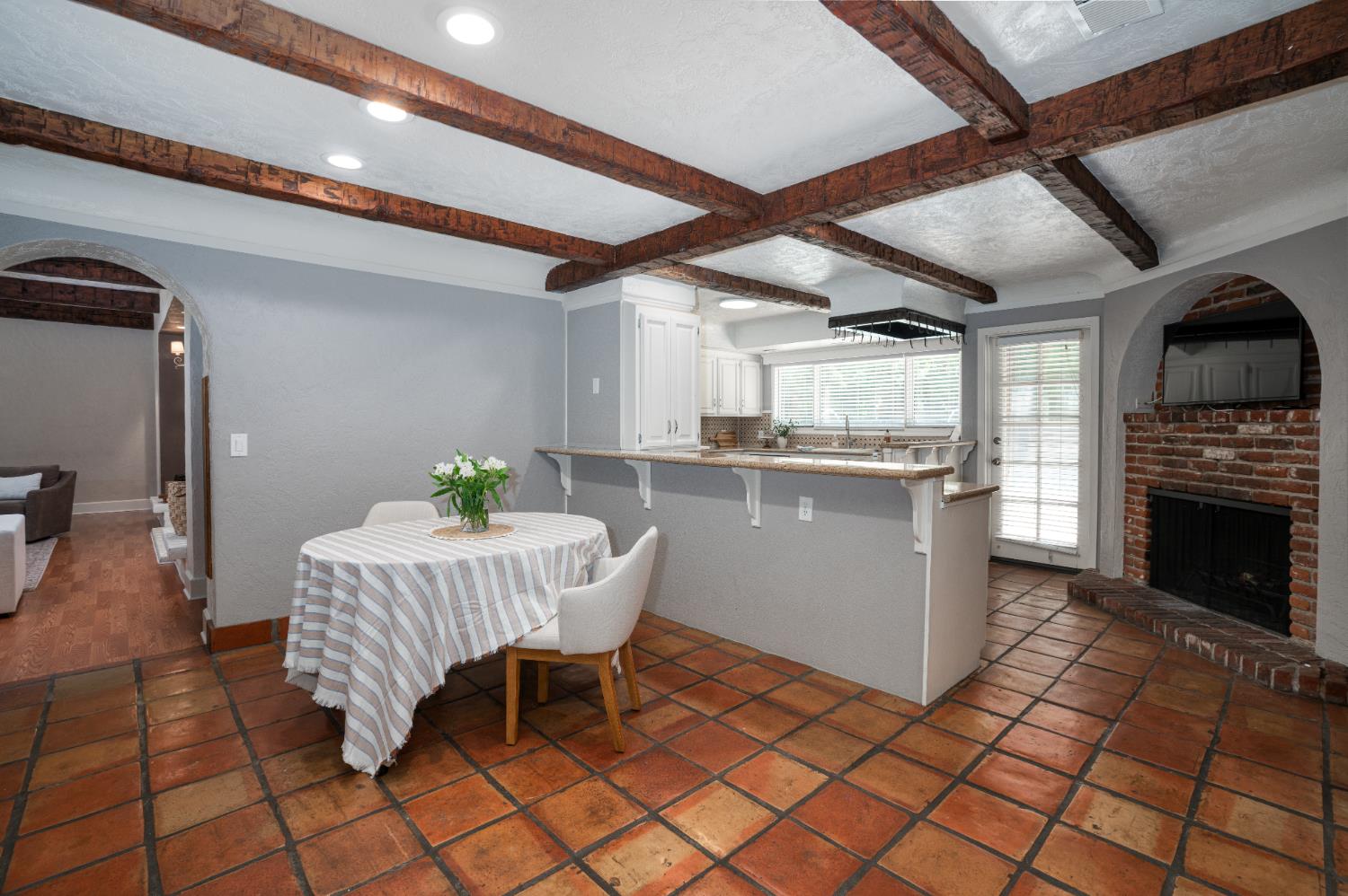 2173 S Minnewawa, Fresno, CA 93727