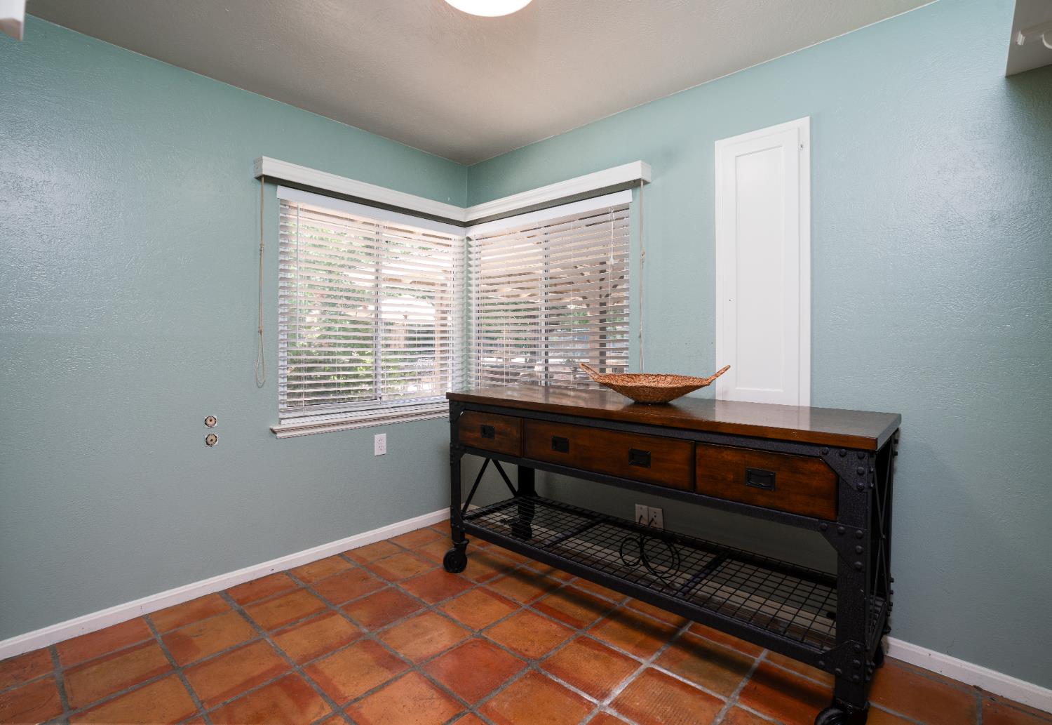 2173 S Minnewawa, Fresno, CA 93727