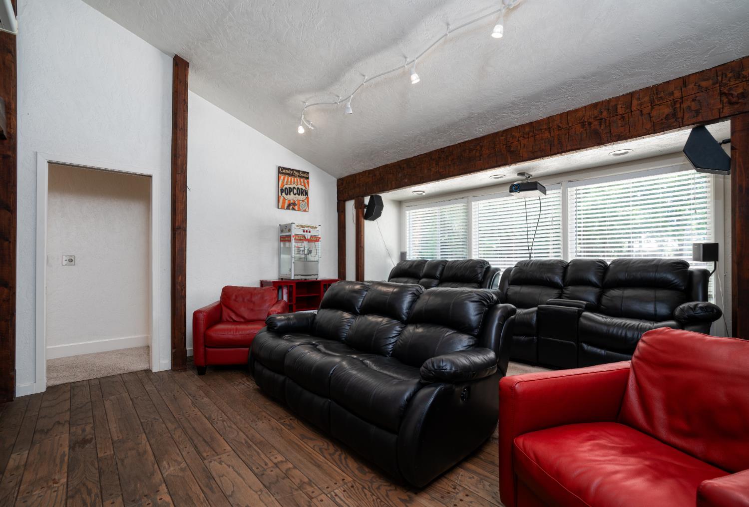 2173 S Minnewawa, Fresno, CA 93727
