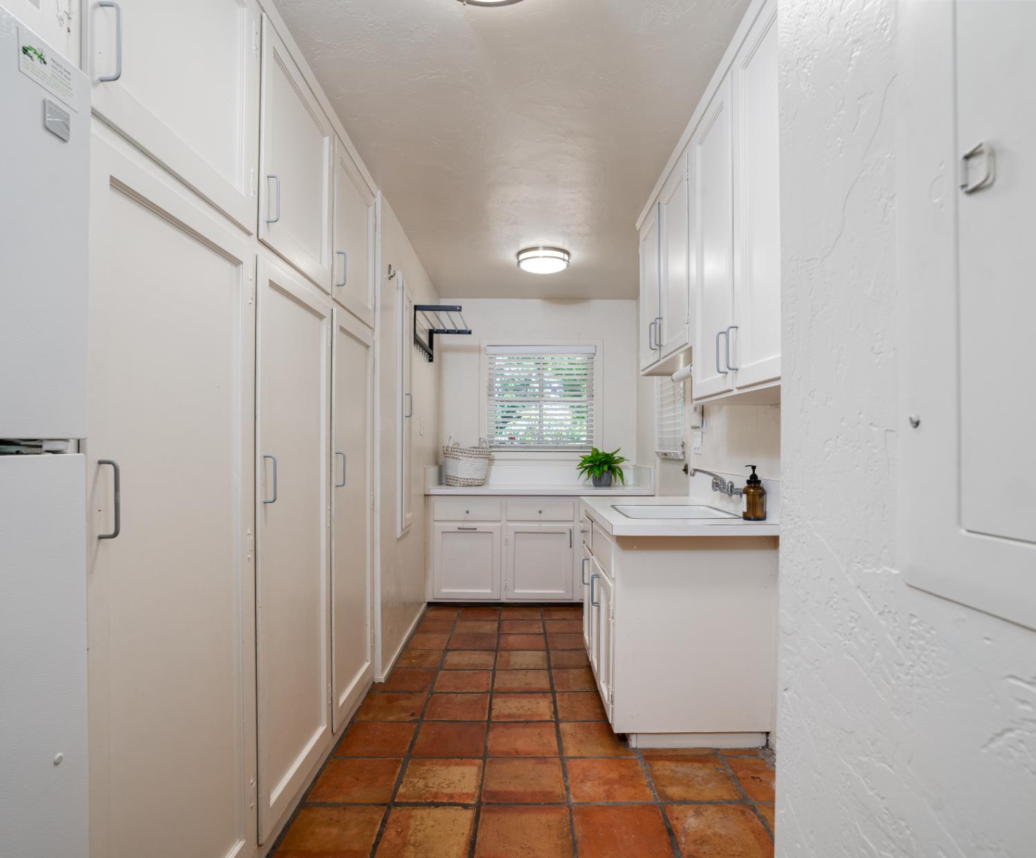 2173 S Minnewawa, Fresno, CA 93727