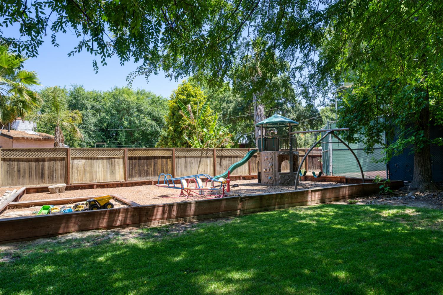 2173 S Minnewawa, Fresno, CA 93727