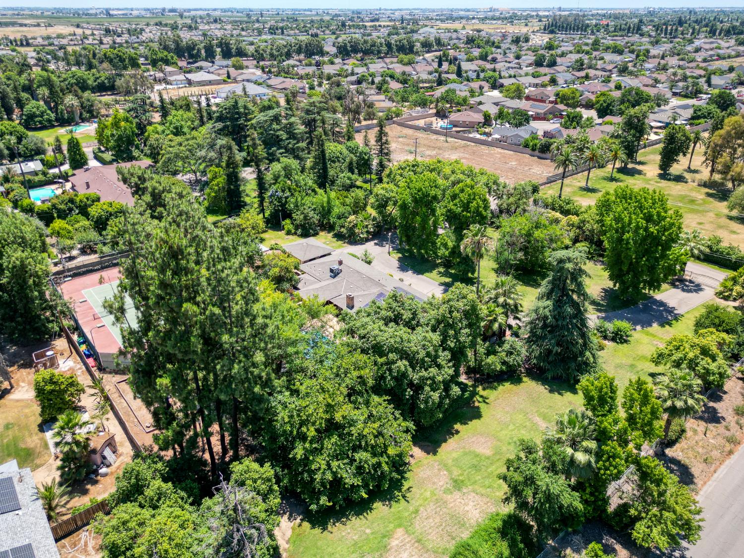 2173 S Minnewawa, Fresno, CA 93727