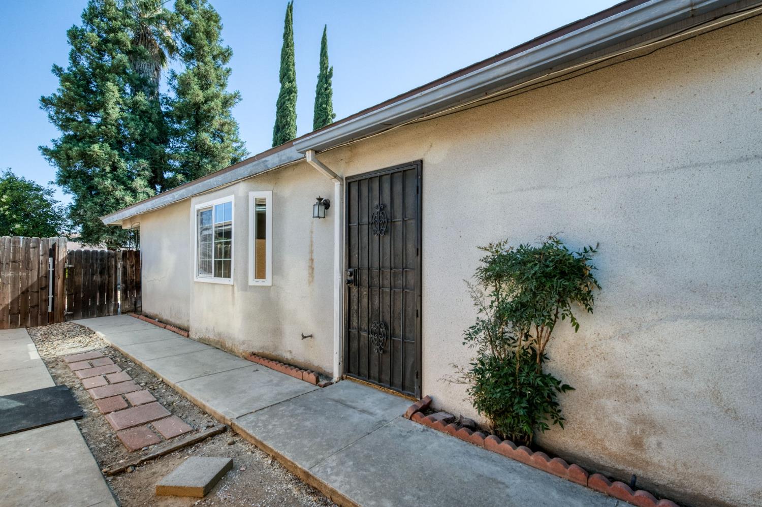 4670 W Ashlan Ave, Fresno, CA 93722
