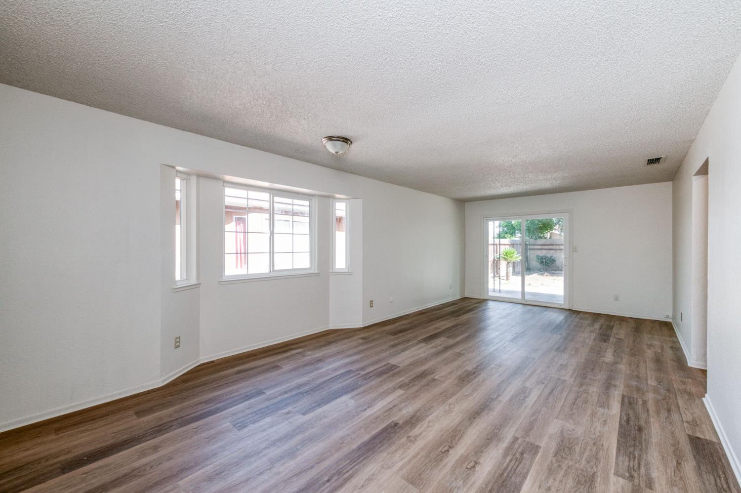 4670 W Ashlan Ave, Fresno, CA 93722
