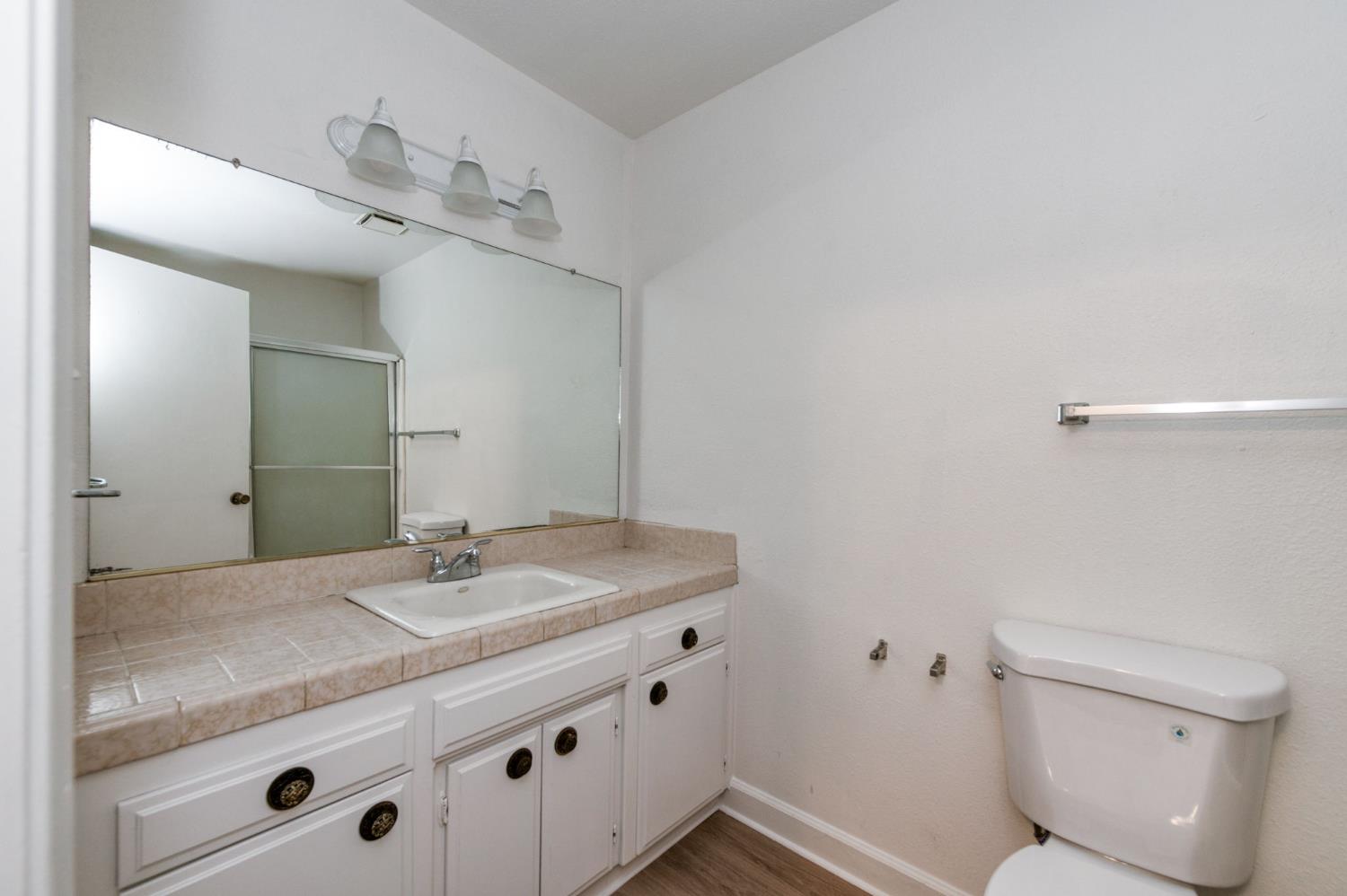 4670 W Ashlan Ave, Fresno, CA 93722
