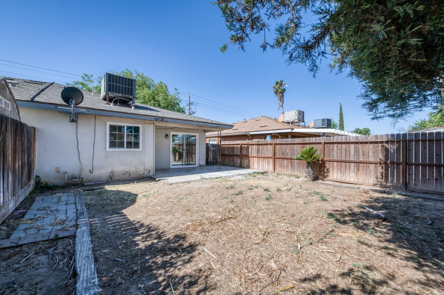4670 W Ashlan Ave, Fresno, CA 93722