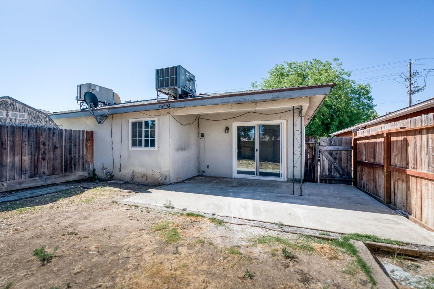 4670 W Ashlan Ave, Fresno, CA 93722