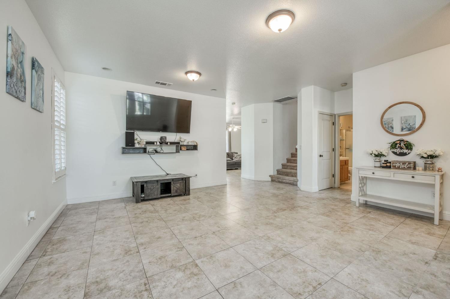 297 W Lilac Ave, Reedley, CA 93654