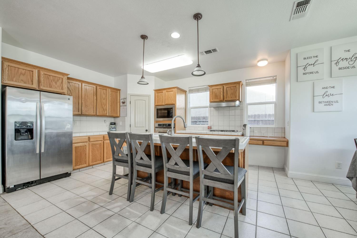 297 W Lilac Ave, Reedley, CA 93654