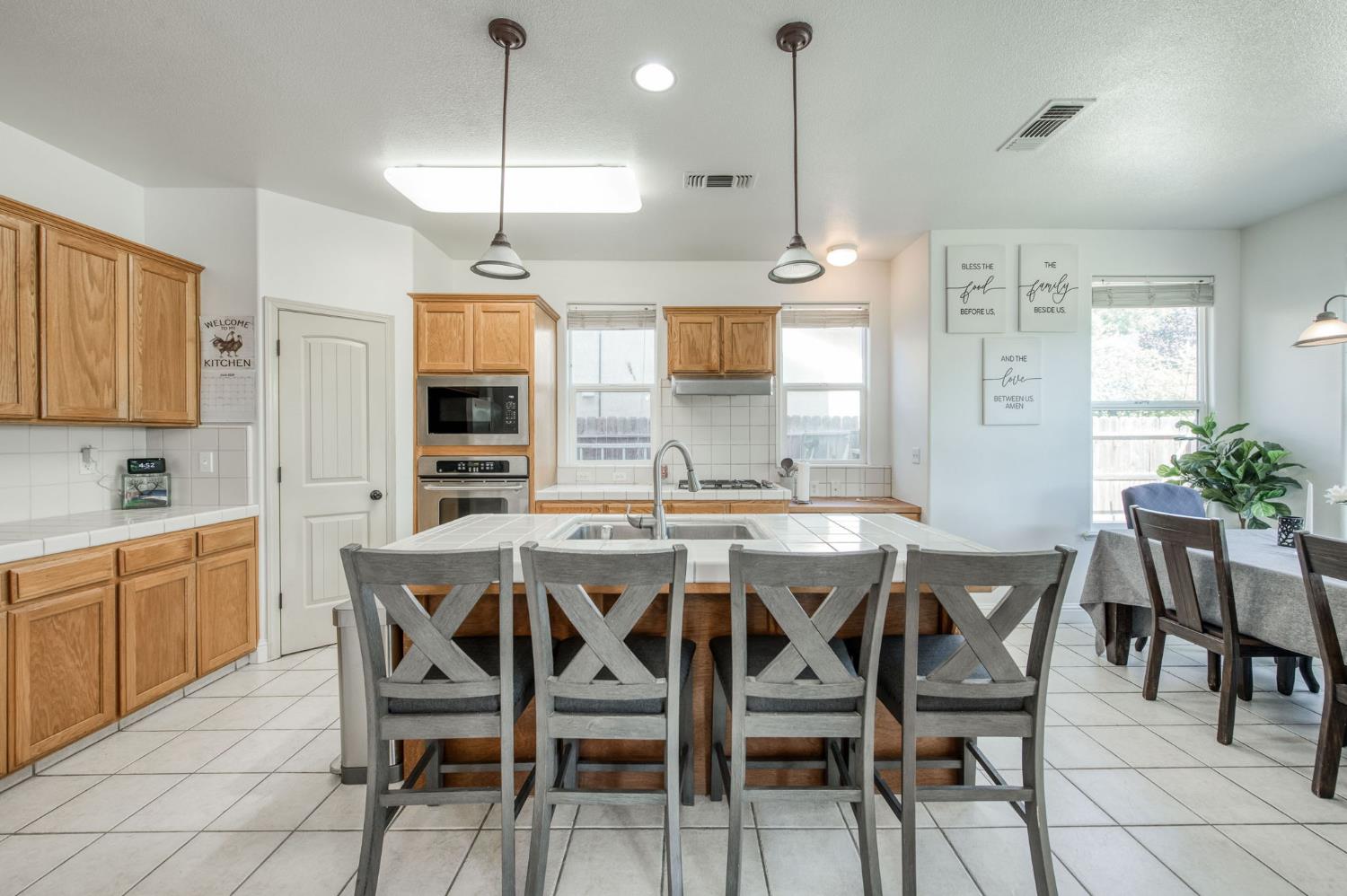 297 W Lilac Ave, Reedley, CA 93654