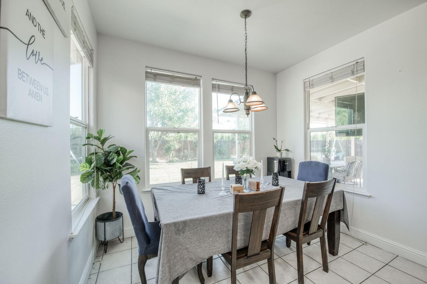 297 W Lilac Ave, Reedley, CA 93654