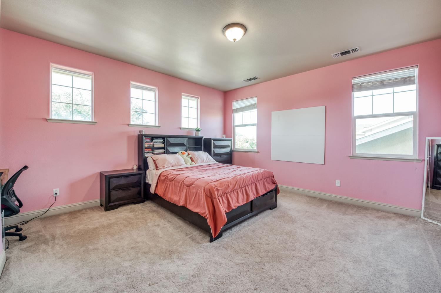 297 W Lilac Ave, Reedley, CA 93654