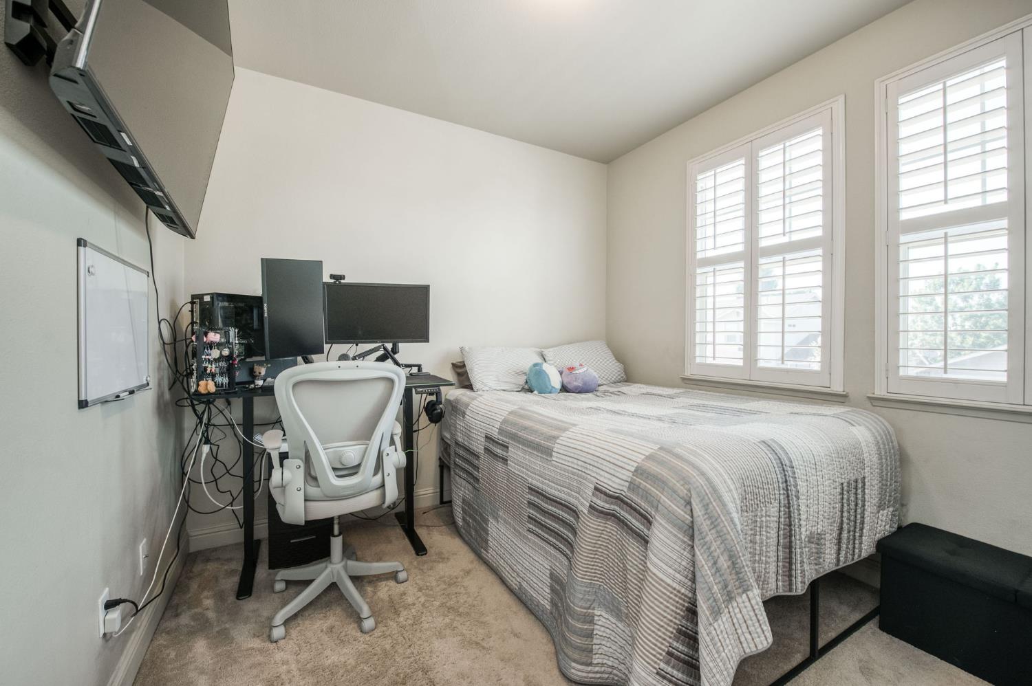 297 W Lilac Ave, Reedley, CA 93654