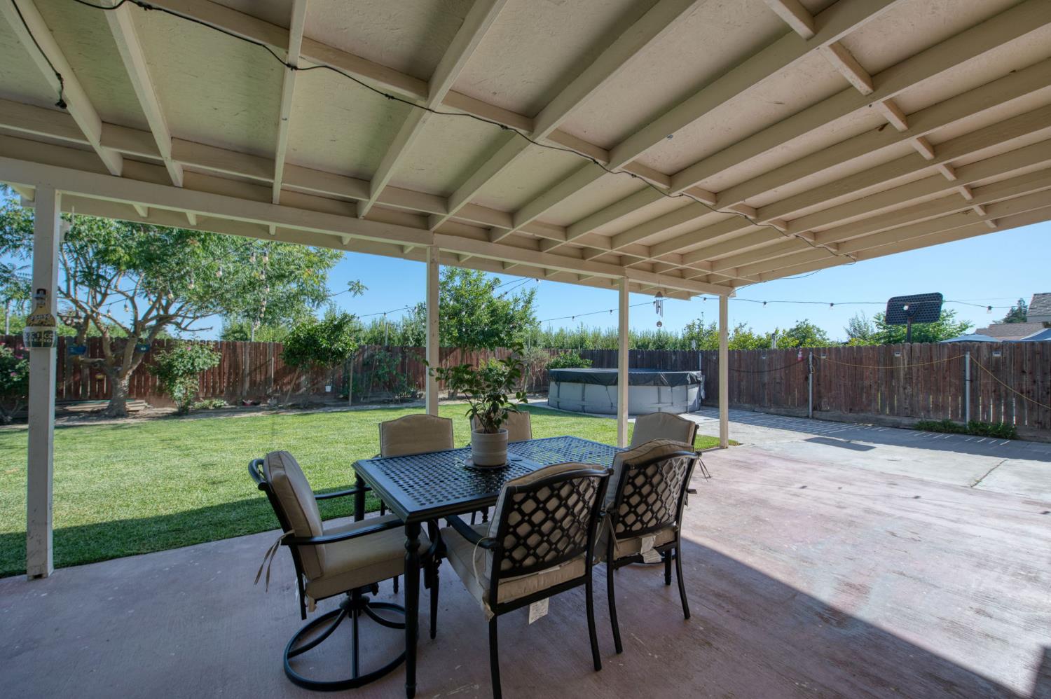 297 W Lilac Ave, Reedley, CA 93654