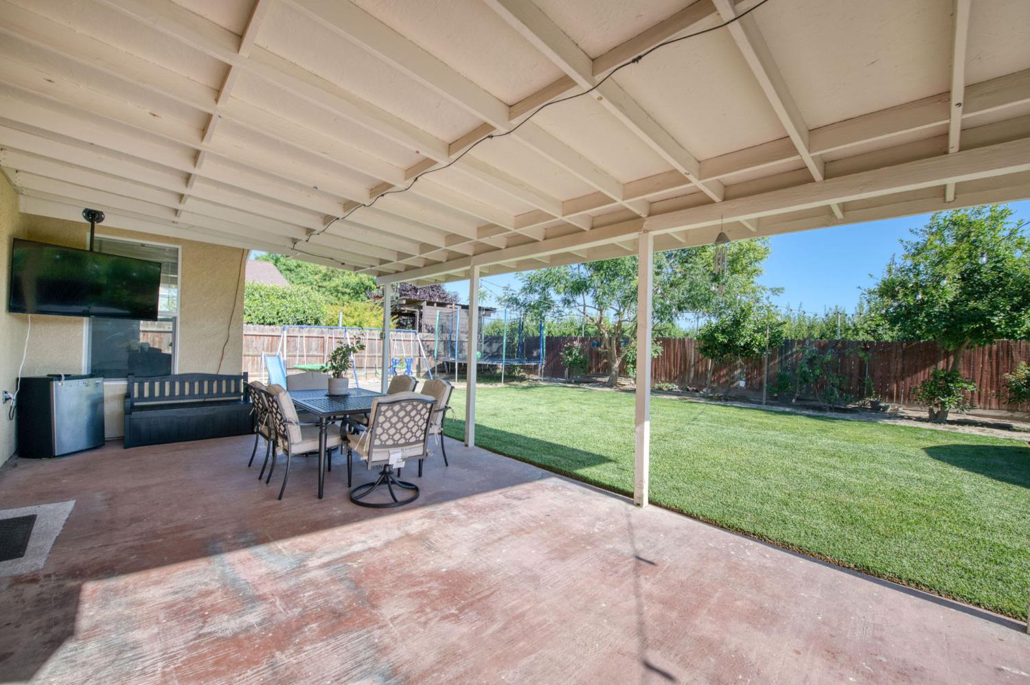 297 W Lilac Ave, Reedley, CA 93654