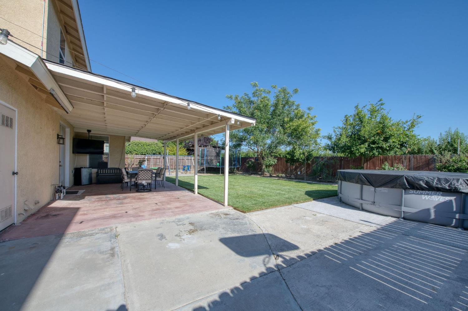 297 W Lilac Ave, Reedley, CA 93654