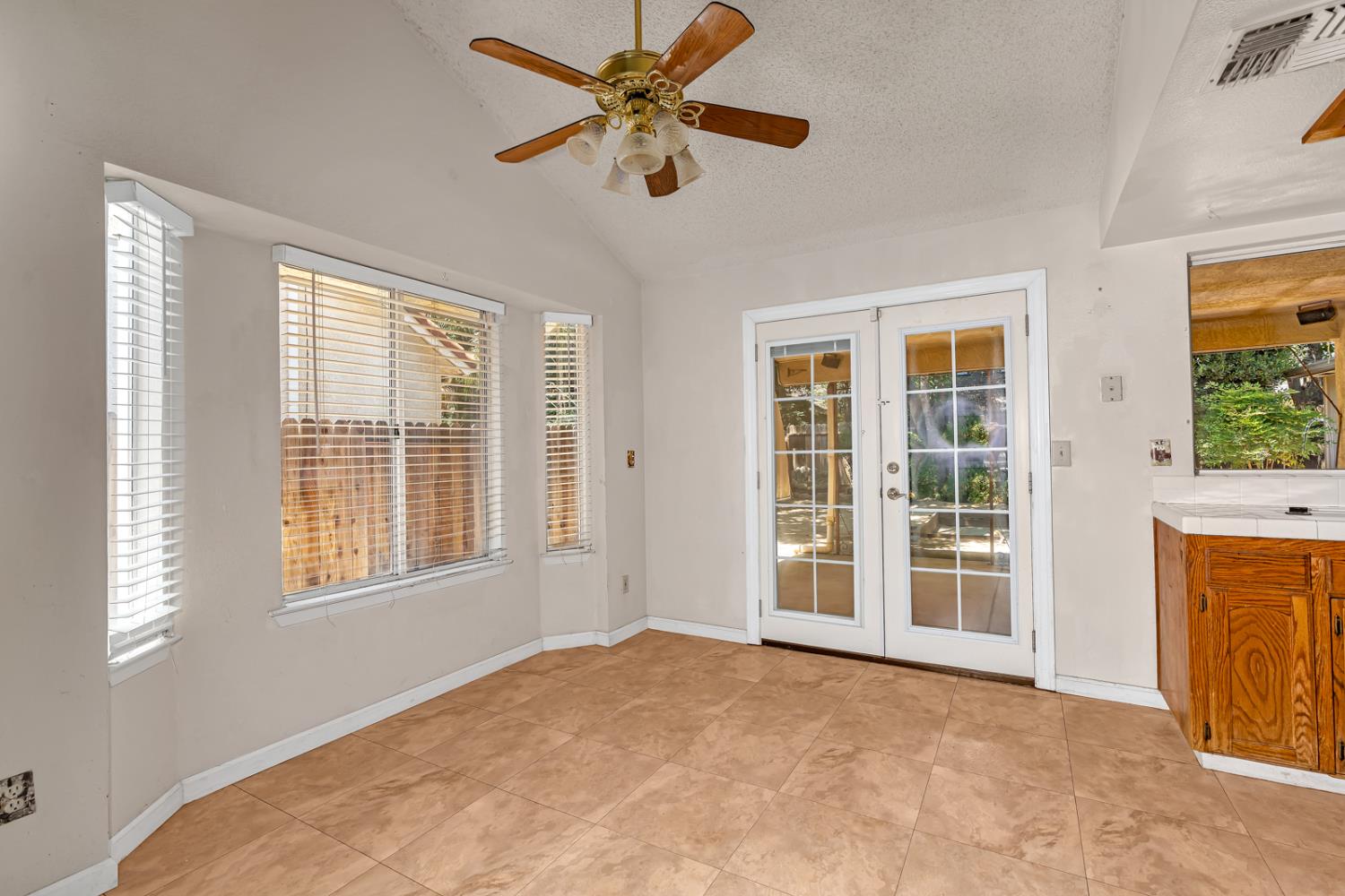 1606 E Eclipse Ave, Fresno, CA 93720
