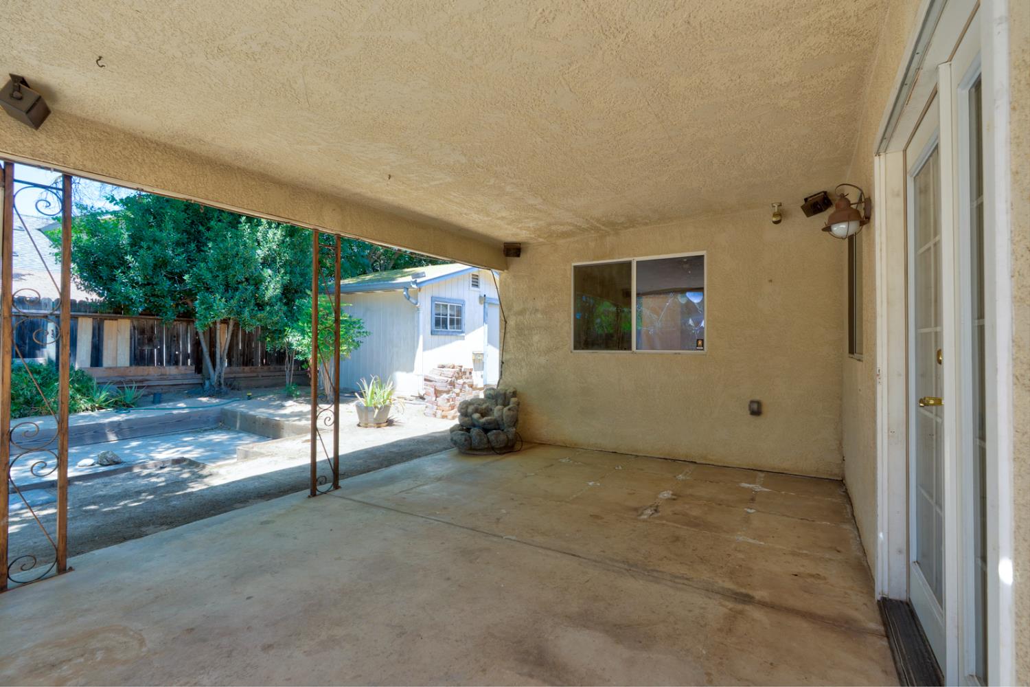 1606 E Eclipse Ave, Fresno, CA 93720