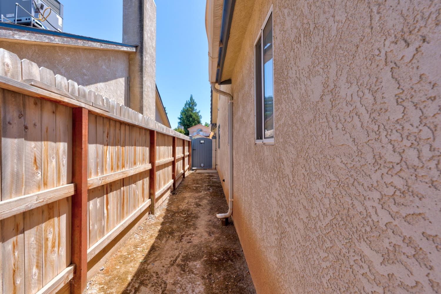 1606 E Eclipse Ave, Fresno, CA 93720