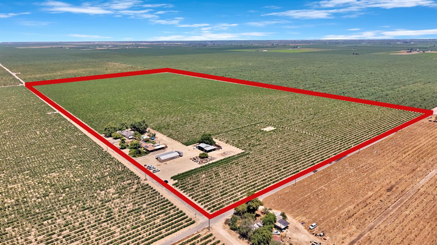 11388 S Chateau Fresno Ave, Caruthers, CA 93609