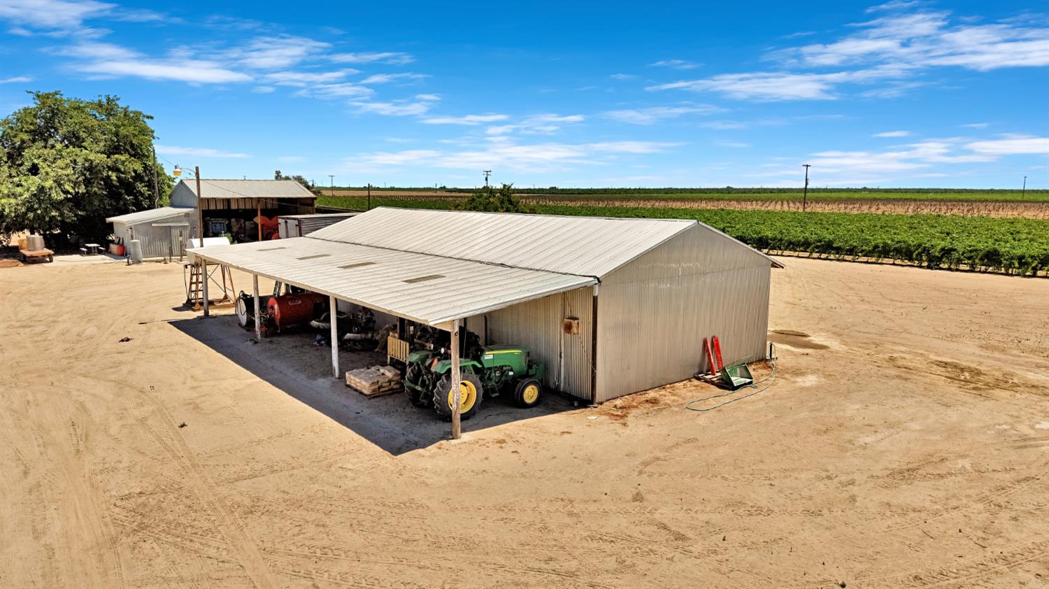 11388 S Chateau Fresno Ave, Caruthers, CA 93609