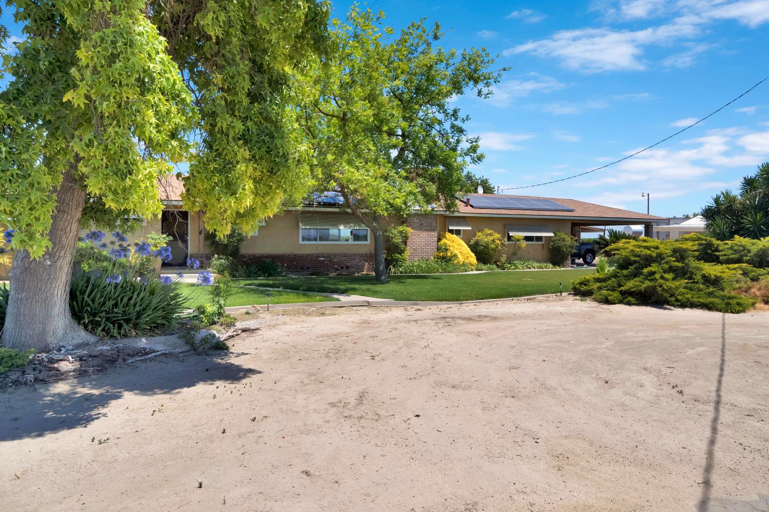11388 S Chateau Fresno Ave, Caruthers, CA 93609