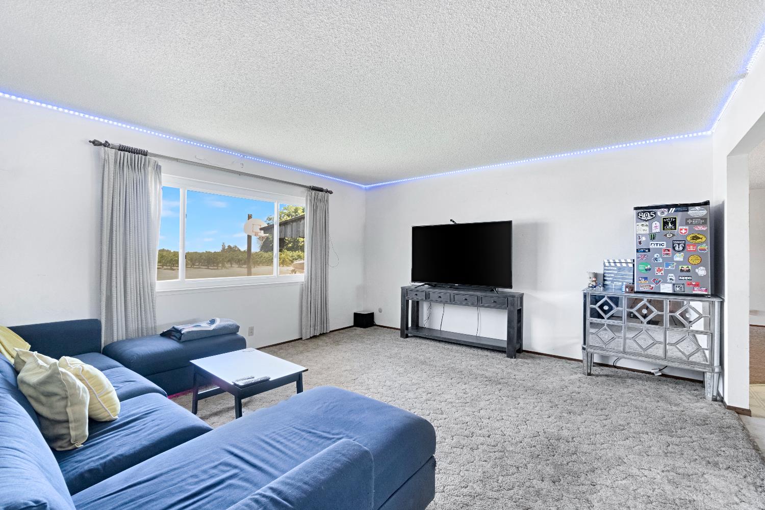 11388 S Chateau Fresno Ave, Caruthers, CA 93609