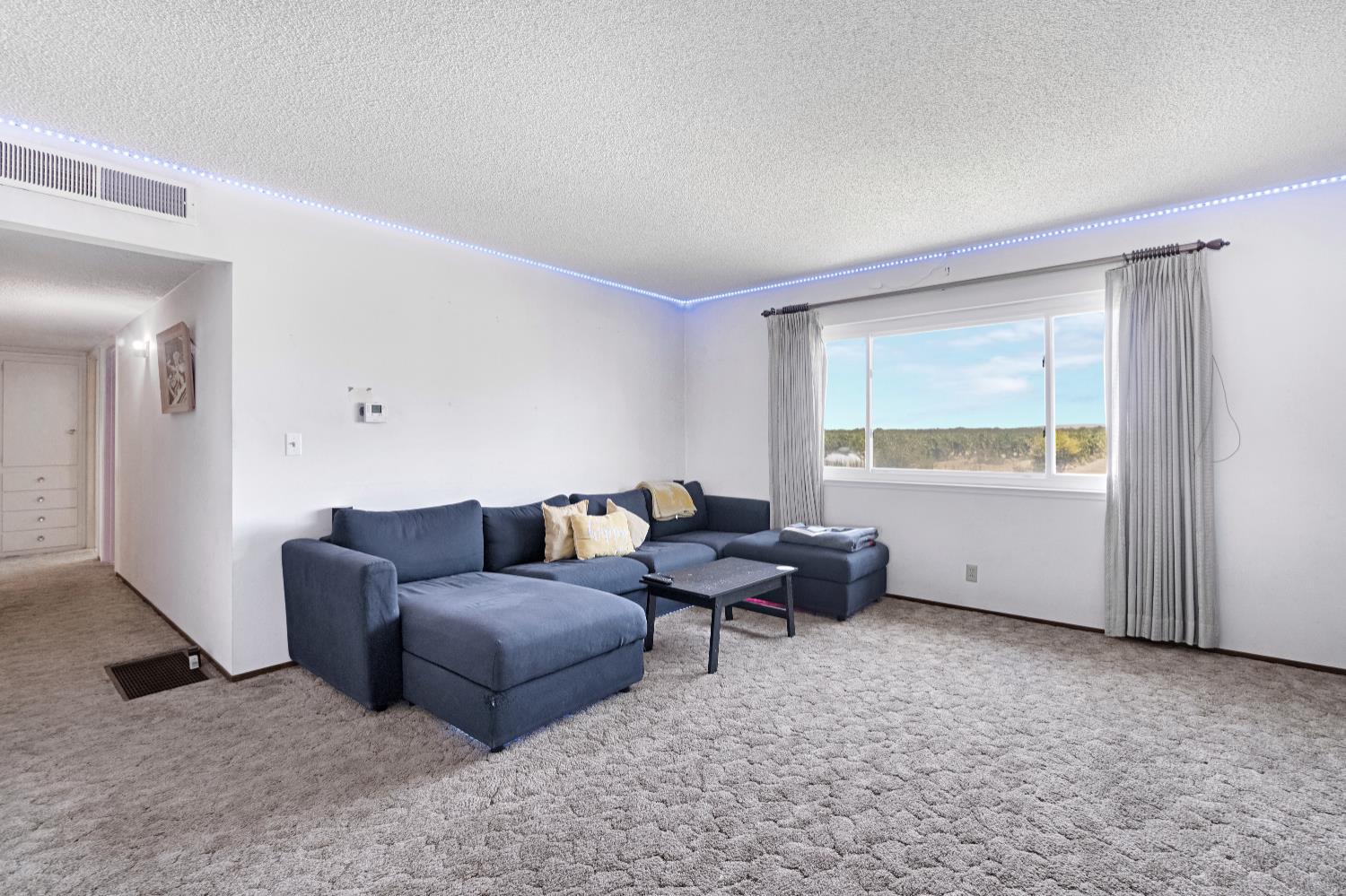 11388 S Chateau Fresno Ave, Caruthers, CA 93609