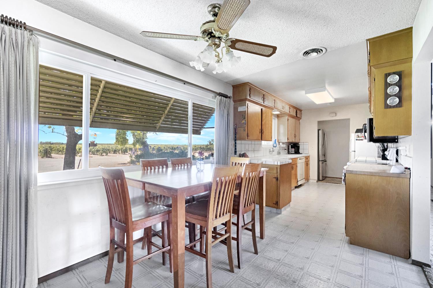 11388 S Chateau Fresno Ave, Caruthers, CA 93609