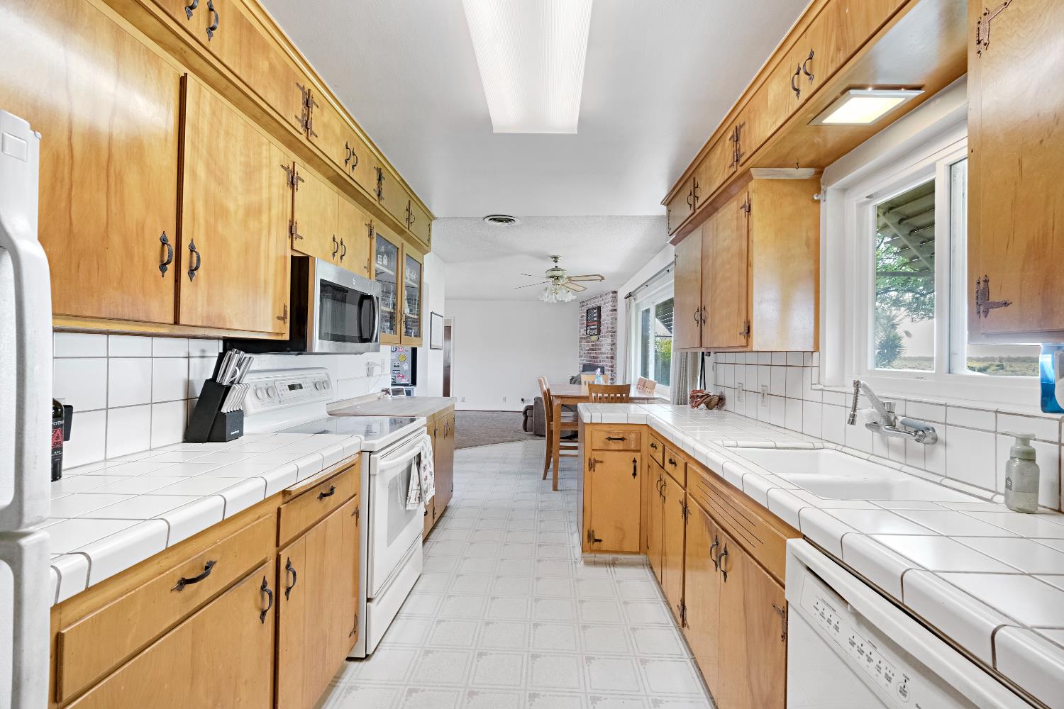 11388 S Chateau Fresno Ave, Caruthers, CA 93609