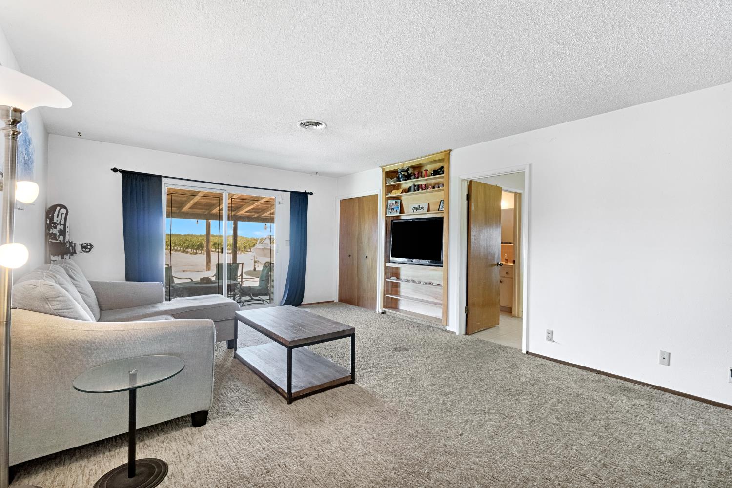 11388 S Chateau Fresno Ave, Caruthers, CA 93609