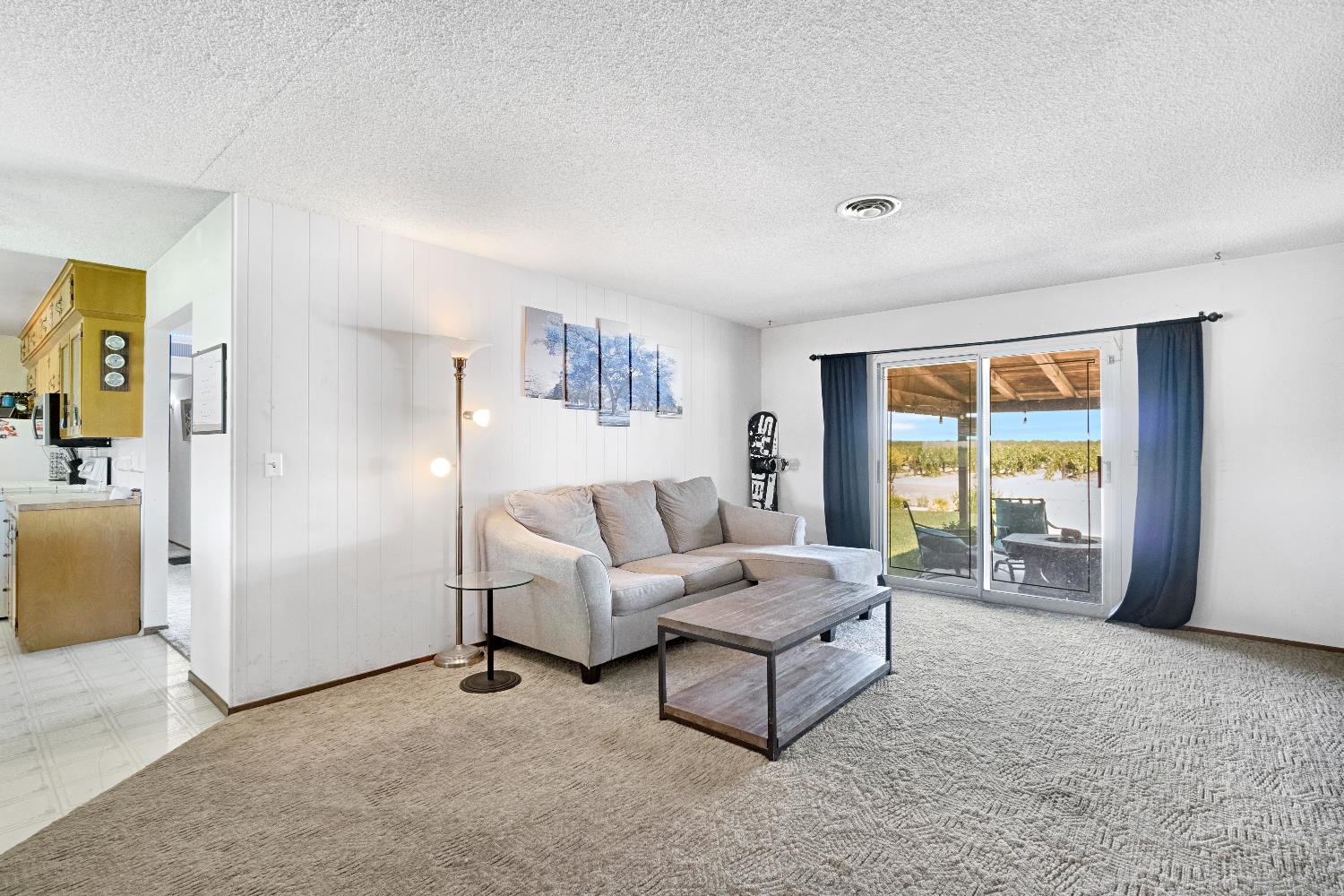 11388 S Chateau Fresno Ave, Caruthers, CA 93609