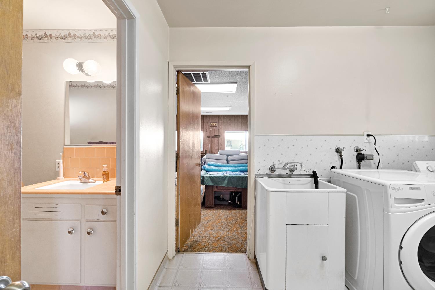11388 S Chateau Fresno Ave, Caruthers, CA 93609