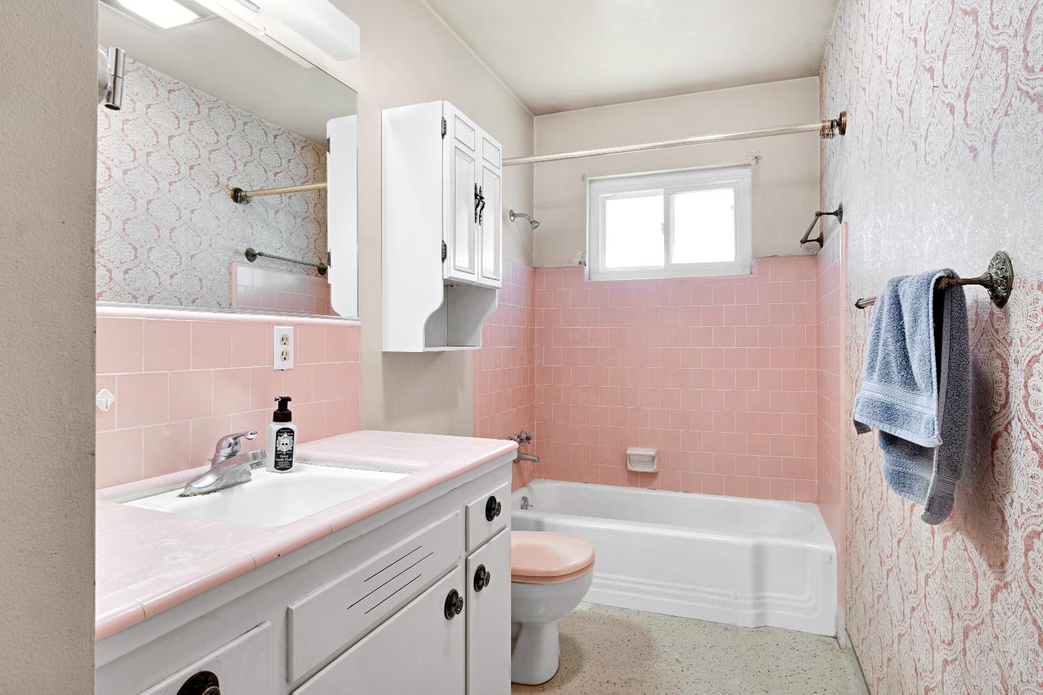 11388 S Chateau Fresno Ave, Caruthers, CA 93609