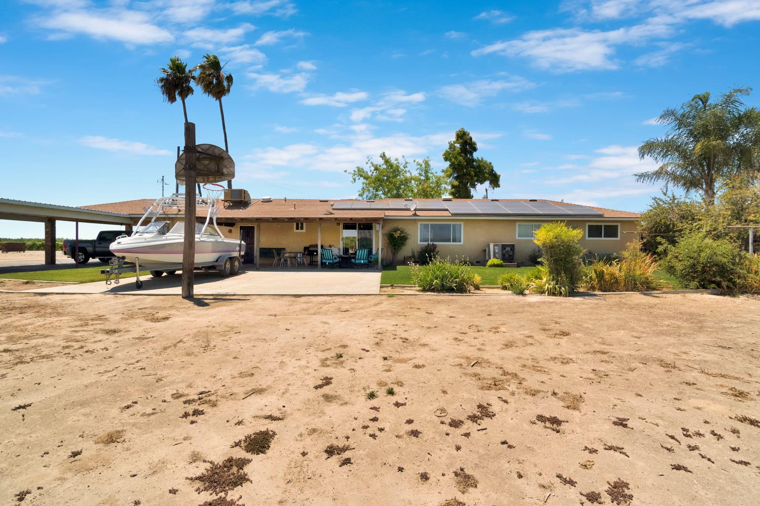 11388 S Chateau Fresno Ave, Caruthers, CA 93609