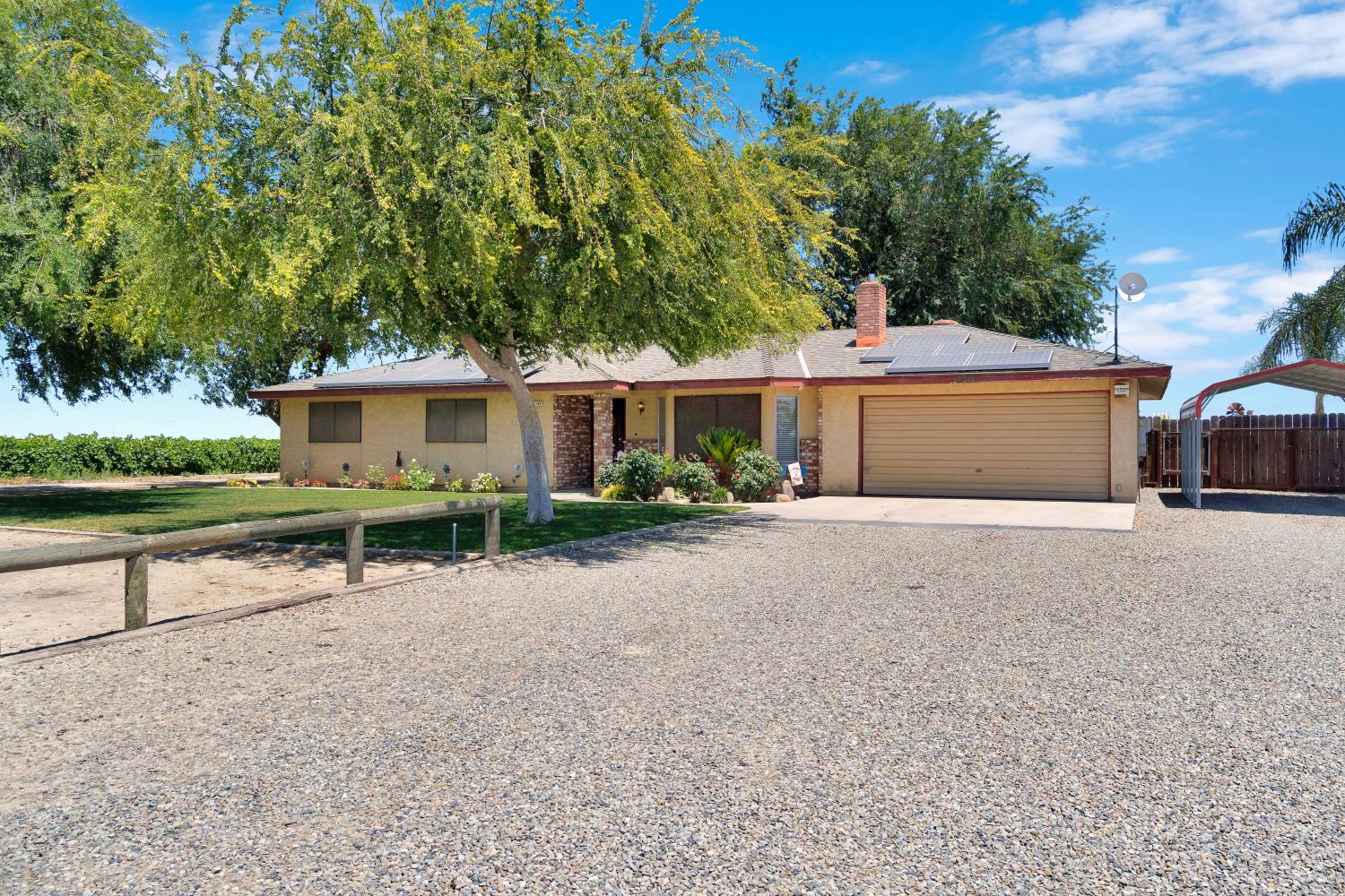 11388 S Chateau Fresno Ave, Caruthers, CA 93609