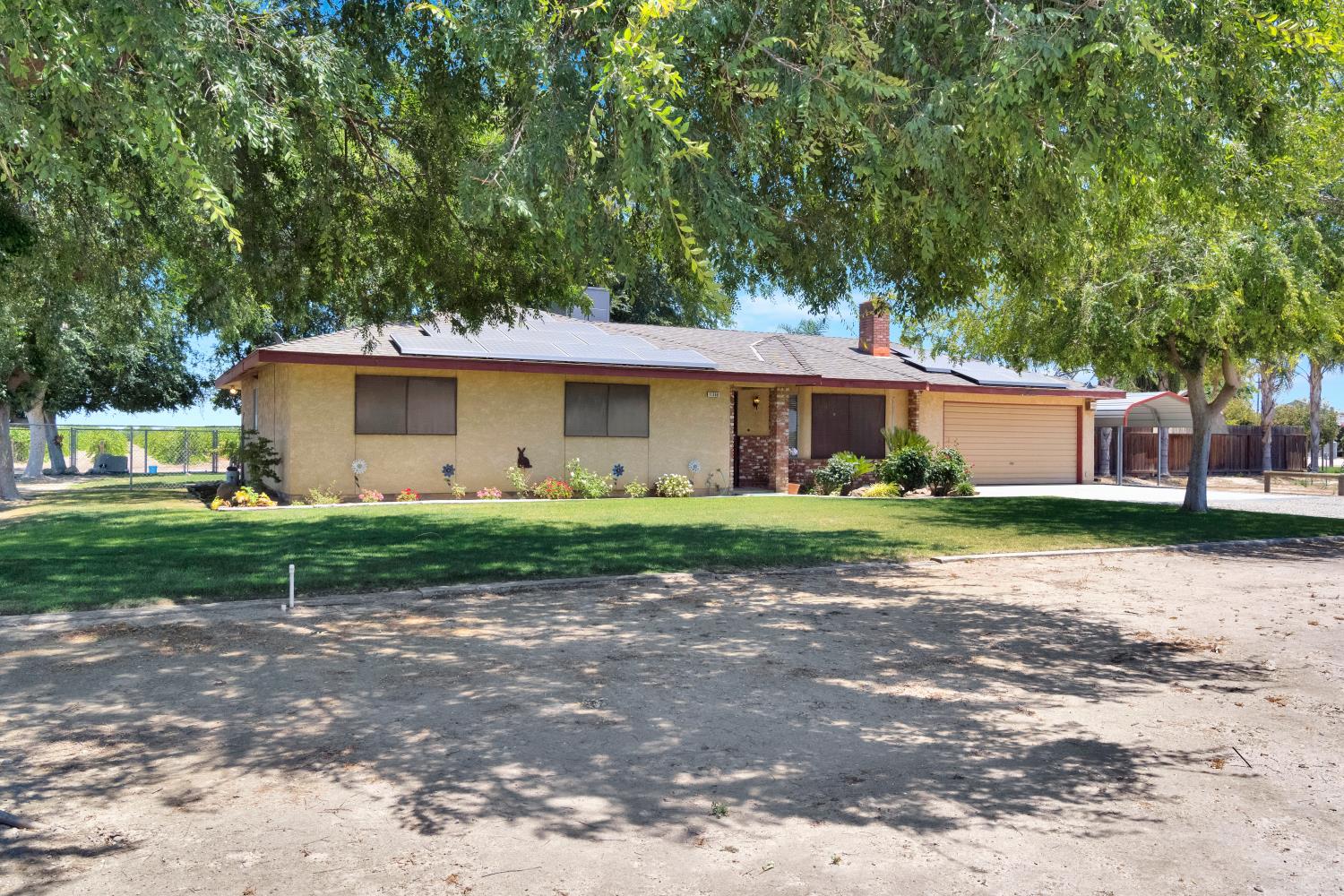 11388 S Chateau Fresno Ave, Caruthers, CA 93609