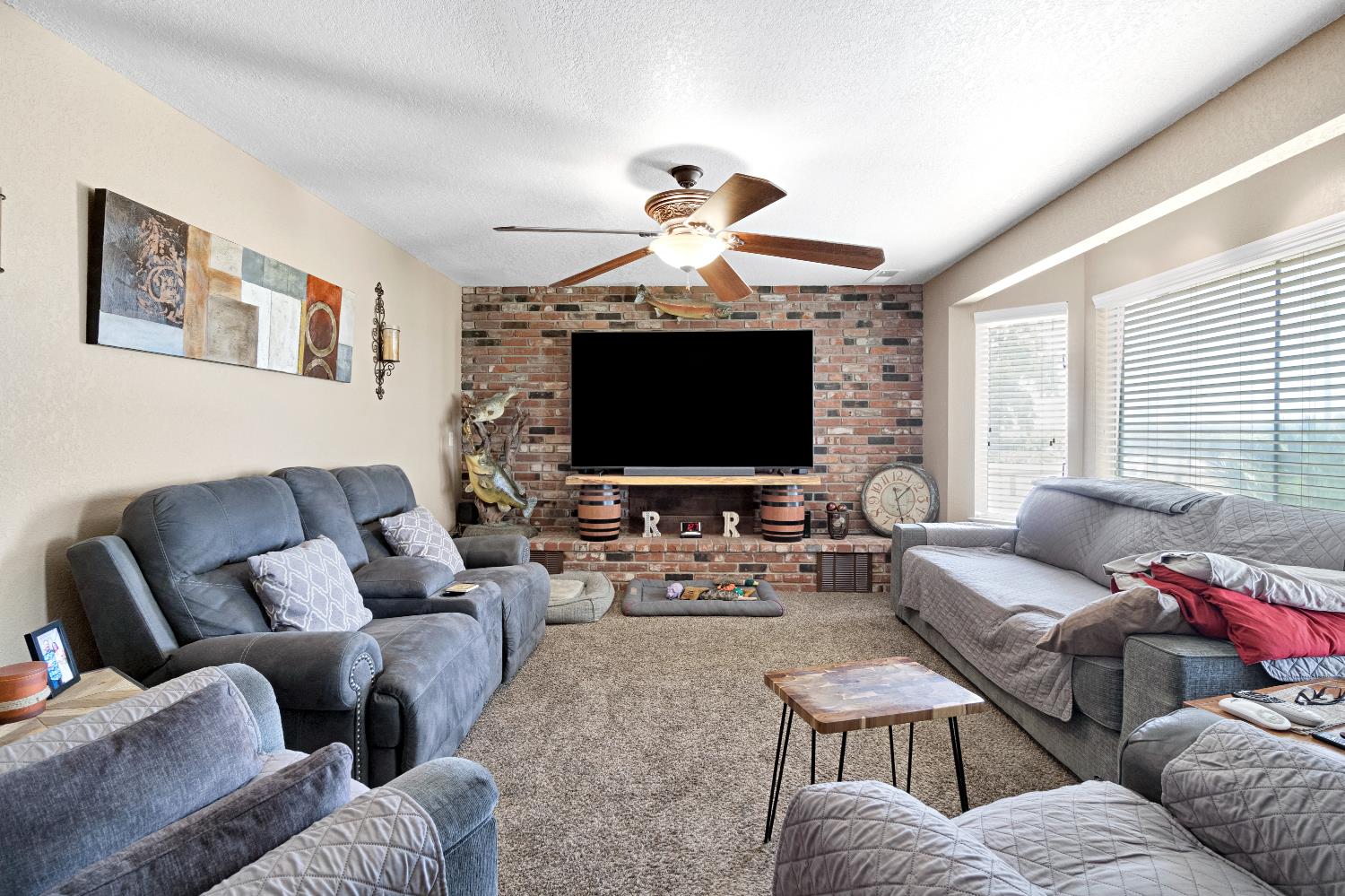 11388 S Chateau Fresno Ave, Caruthers, CA 93609