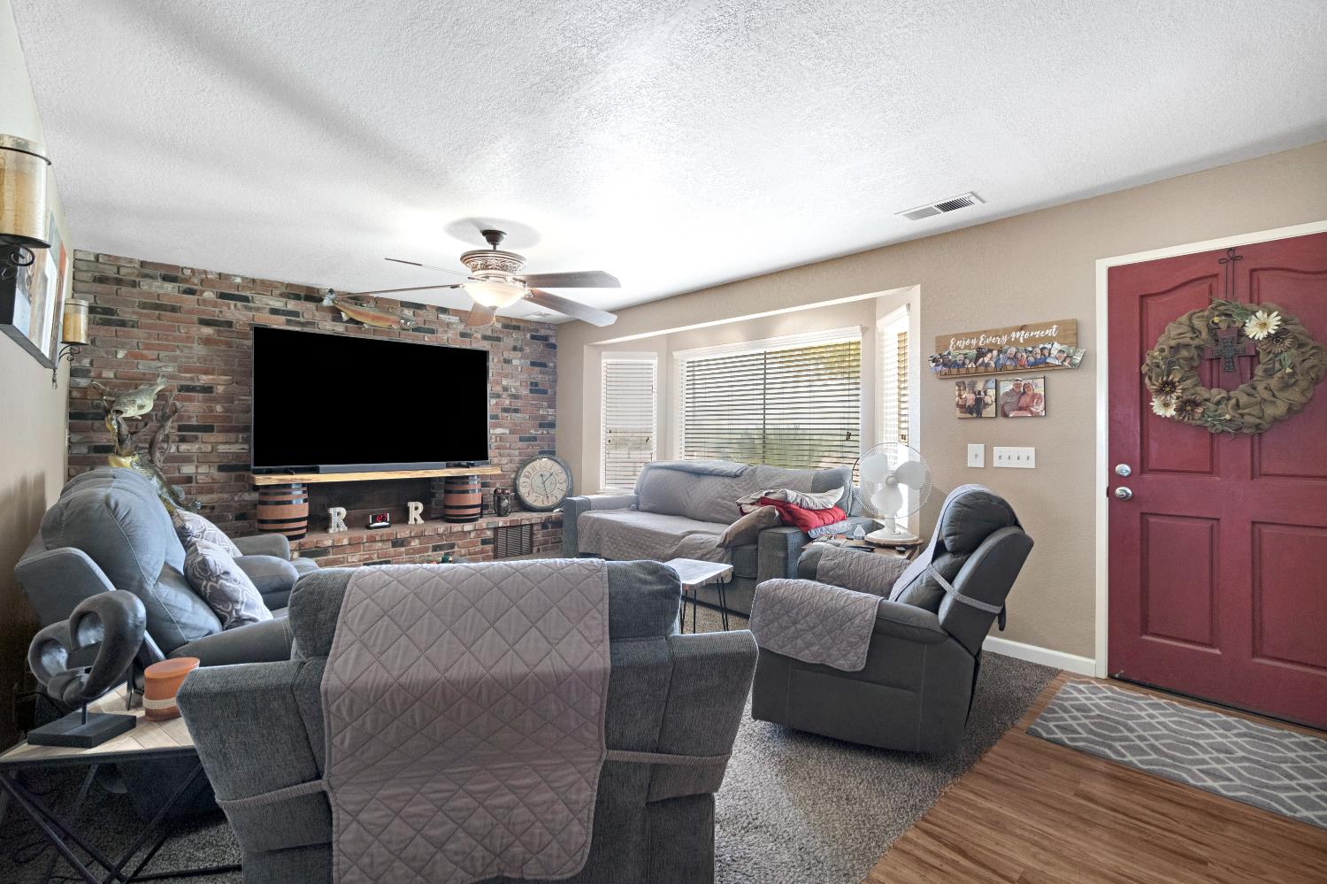 11388 S Chateau Fresno Ave, Caruthers, CA 93609
