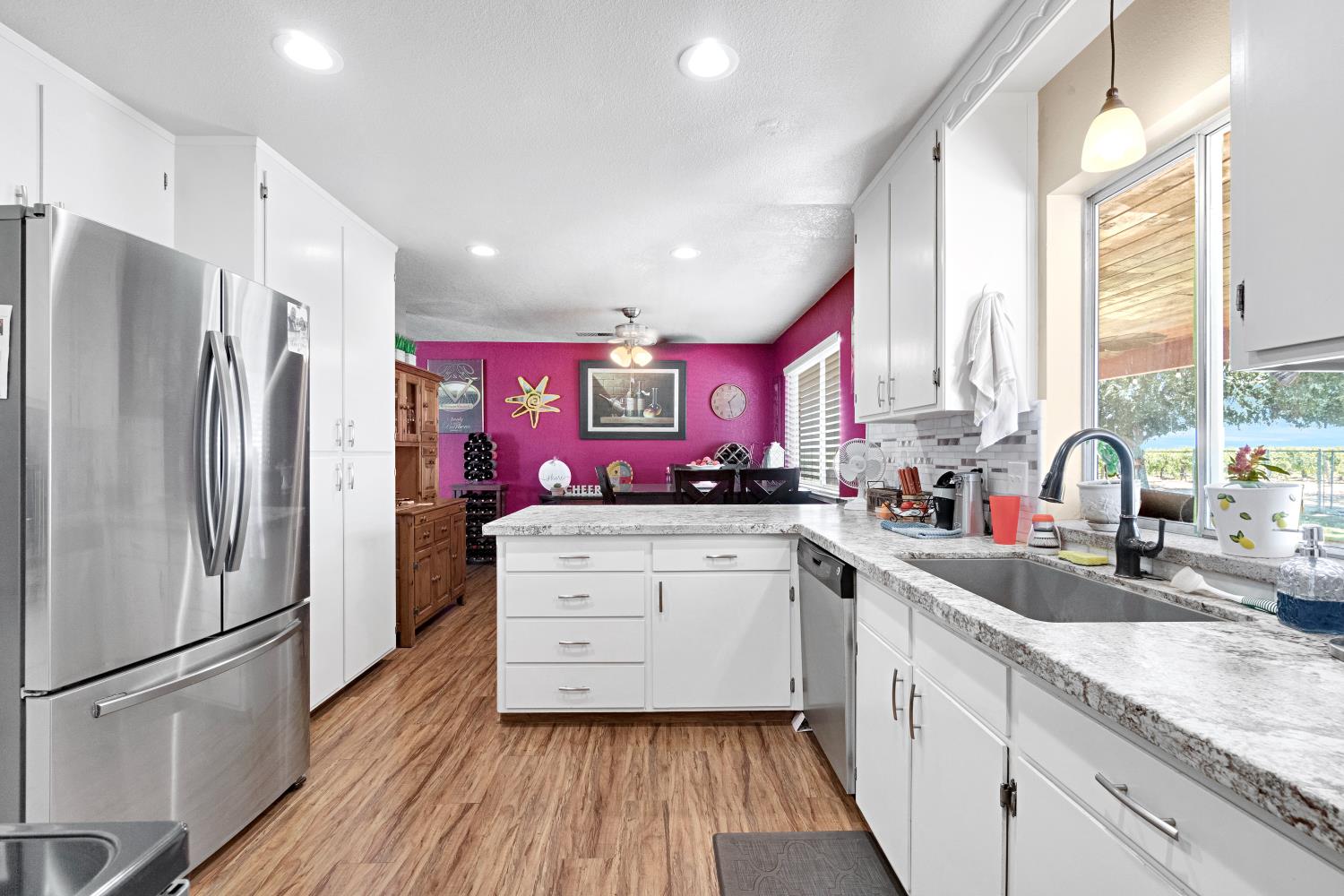 11388 S Chateau Fresno Ave, Caruthers, CA 93609