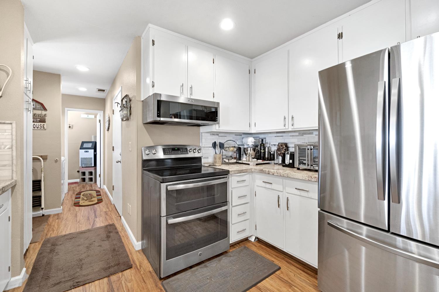 11388 S Chateau Fresno Ave, Caruthers, CA 93609