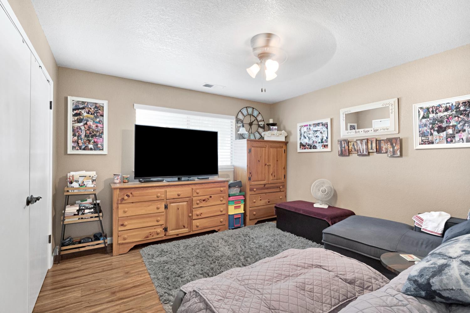 11388 S Chateau Fresno Ave, Caruthers, CA 93609