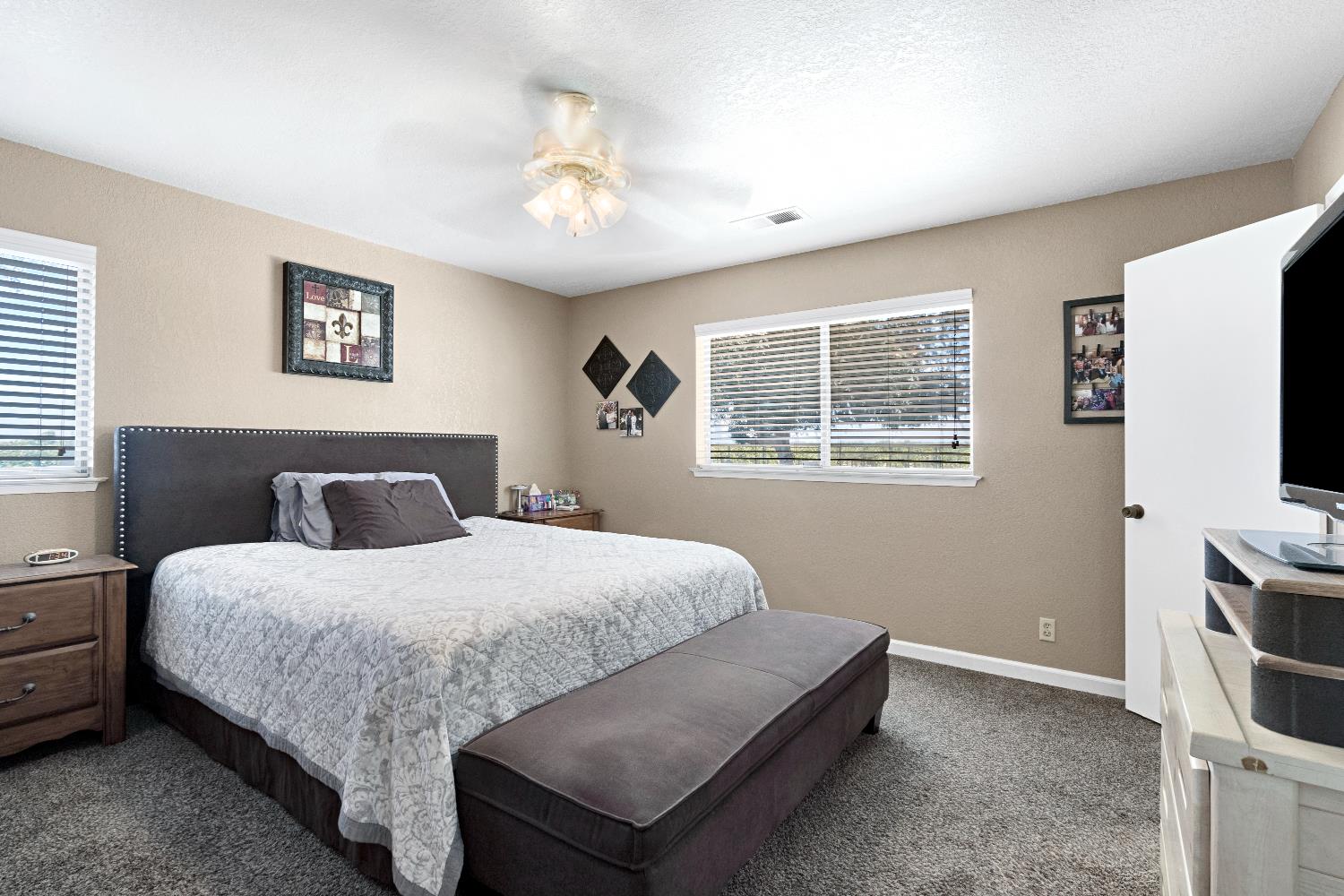 11388 S Chateau Fresno Ave, Caruthers, CA 93609