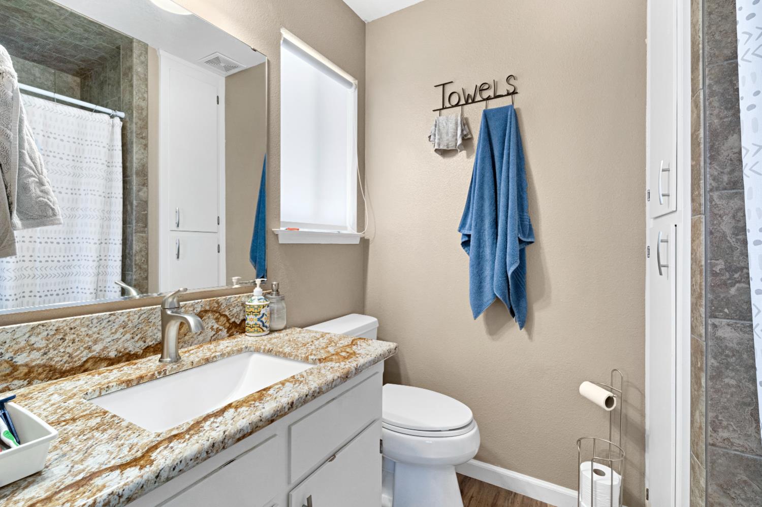 11388 S Chateau Fresno Ave, Caruthers, CA 93609