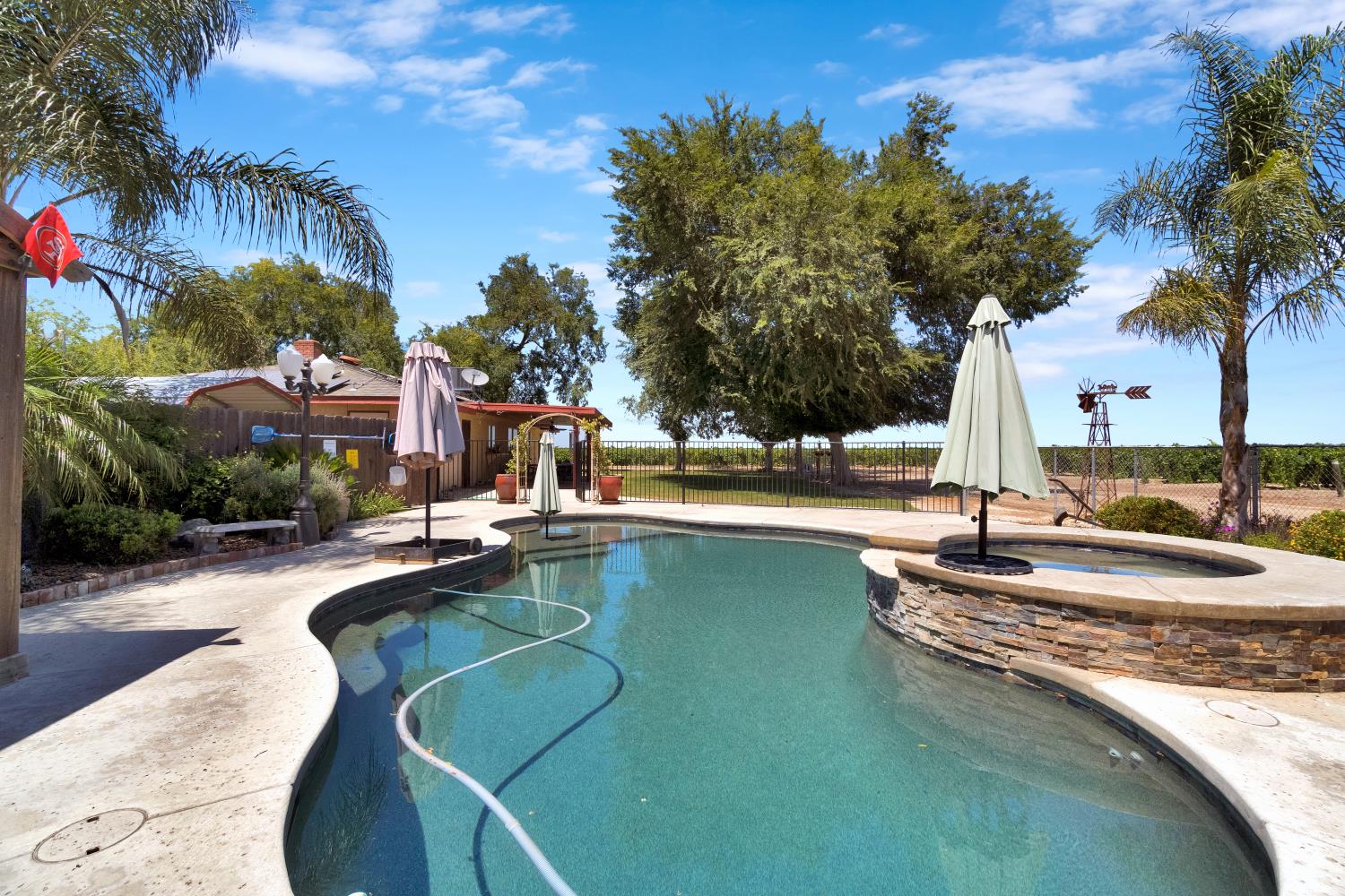 11388 S Chateau Fresno Ave, Caruthers, CA 93609