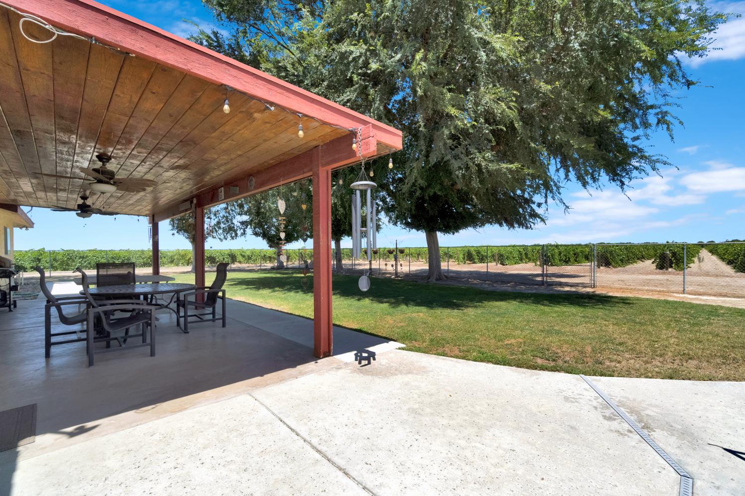 11388 S Chateau Fresno Ave, Caruthers, CA 93609