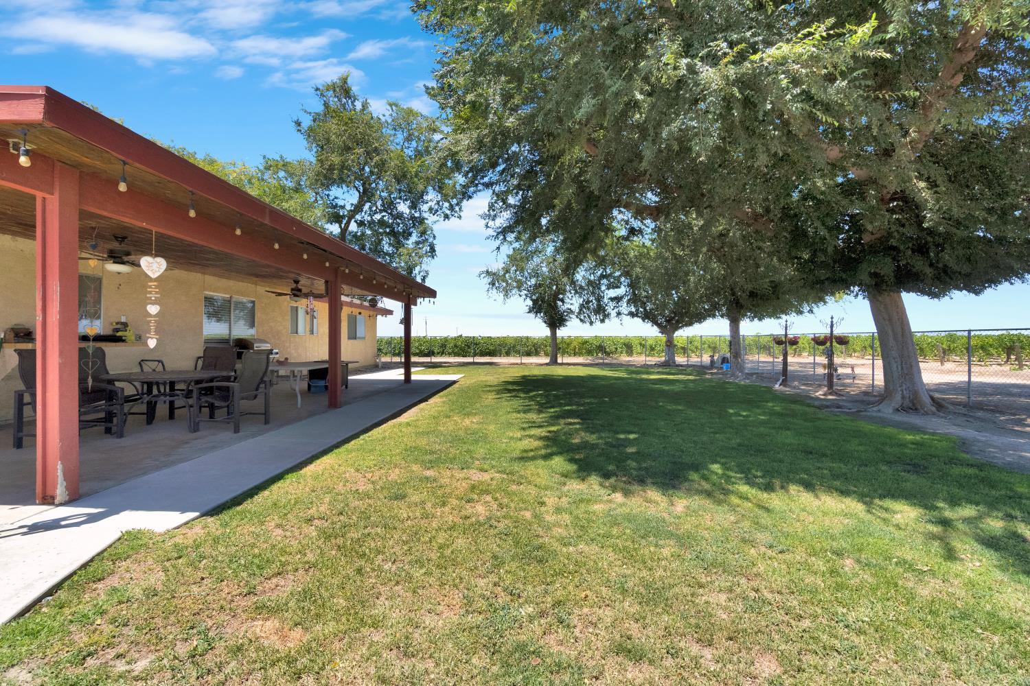 11388 S Chateau Fresno Ave, Caruthers, CA 93609
