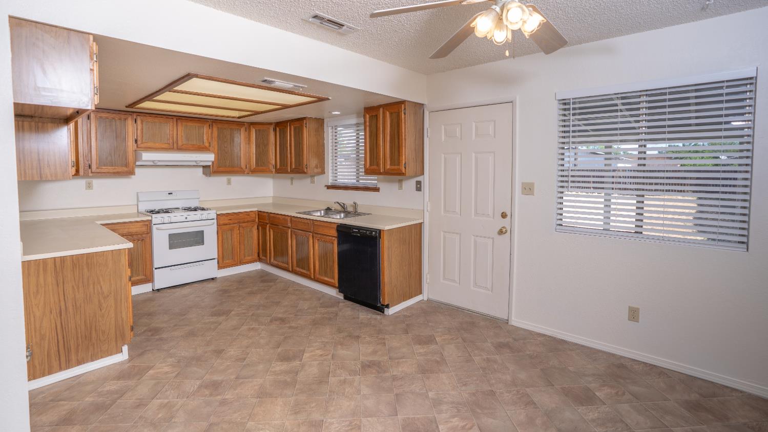 242 Madison St, Coalinga, CA 93210